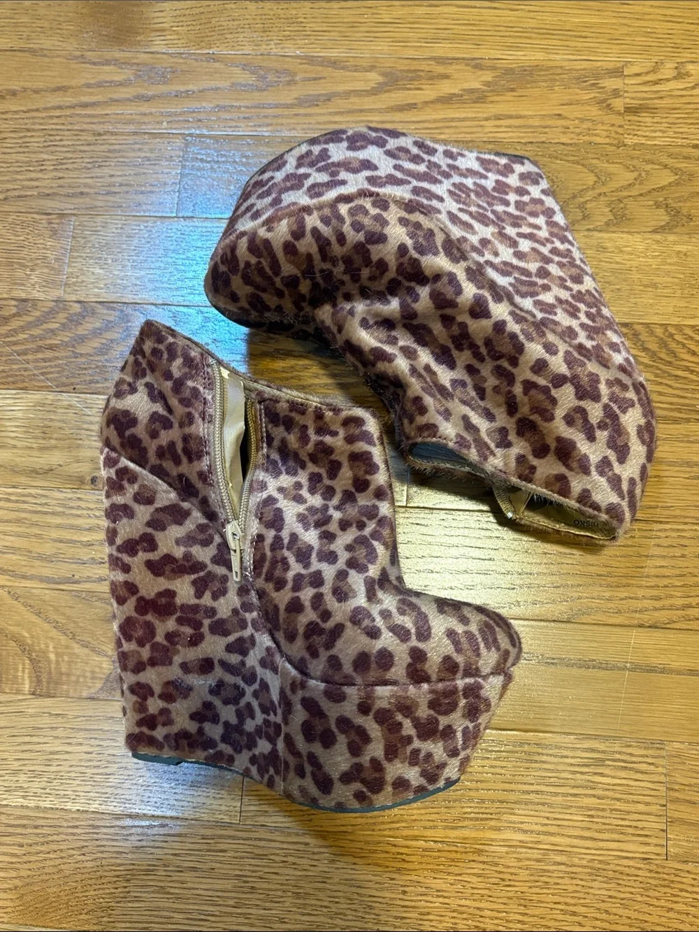 Disko | Fuzzy Leopard Print Wedge Platform Heels Women’s Size 9 Zip Up Sides Tan